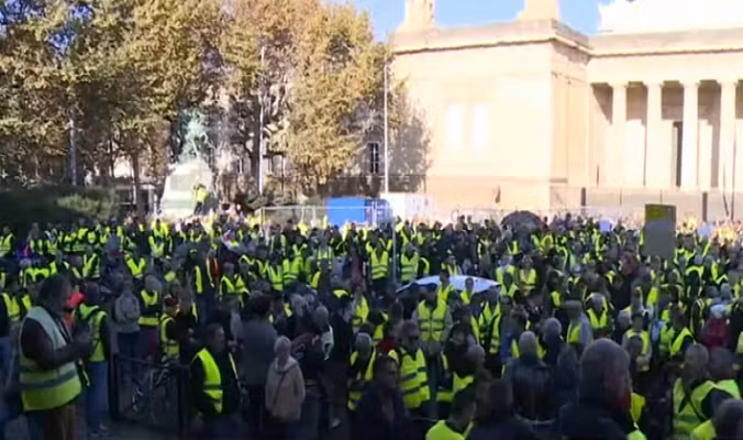 Toan canh bieu tinh du doi o Phap, hang tram nguoi thuong vong-Hinh-11