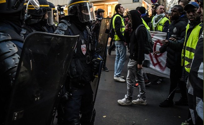 Toan canh bieu tinh du doi o Phap, hang tram nguoi thuong vong-Hinh-5