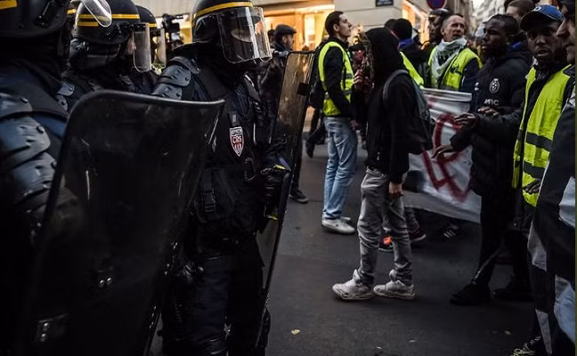 Toan canh bieu tinh du doi o Phap, hang tram nguoi thuong vong-Hinh-5