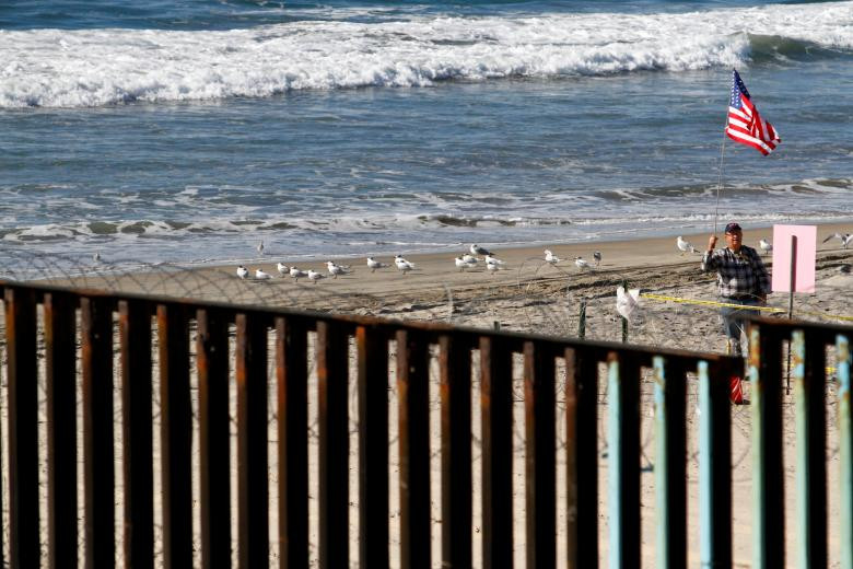 Can canh doan nguoi di cu dau tien “cham moc” bien gioi My-Mexico-Hinh-14