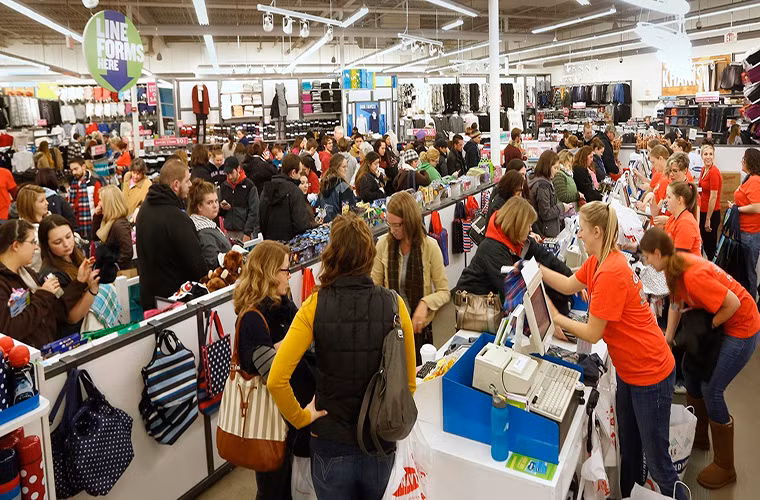 Theo một cuộc khảo sát được thực hiện, 12% người đi mua sắm trong ngày Black Friday thừa nhận họ tới các cửa hàng mua sắm khi đang bị ảnh hưởng bởi hơi men. Ảnh: topsimages.com. Mời độc giả xem thêm video: Người Mỹ đánh nhau, cướp hàng vì Black Friday năm 2016 (Nguồn: VTC14)