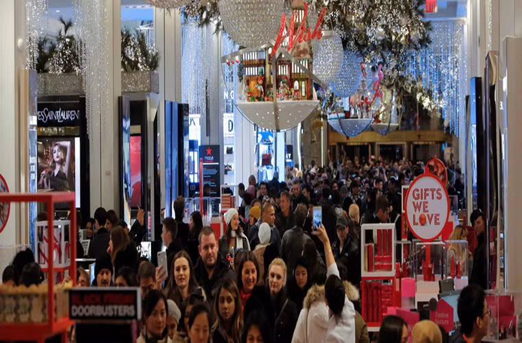 Ngày mua sắm Black Friday gián tiếp ám chỉ đến ngày Lễ Tạ ơn, bởi nó là ngày Thứ Sáu ngay sau Lễ Tạ ơn. Tại Mỹ, ngày Lễ Tạ Ơn rơi vào ngày Thứ Năm lần thứ 4 trong tháng 11, do vậy Thứ Sáu Đen rơi vào khoảng ngày 23-29/11. Ảnh: WEF.