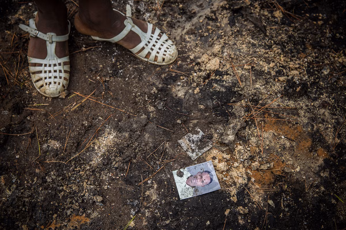 “Chúng tôi muốn nói với các nhà chức trách (Ma-rốc) rằng: Chúng tôi không thể tìm được việc làm, không thể tìm được chỗ ở. Hãy dừng việc truy bắt chúng tôi như những loài vật. Nếu các vị không thể giúp đỡ chúng tôi, thì hãy để chúng tôi sống trong hòa bình”, một di dân đến từ Ghana chia sẻ. Mời độc giả xem thêm video: 21 người Châu Phi nhập cư vào Tây Ban Nha gây lo ngại nhiễm Ebola (Nguồn: VTC14)