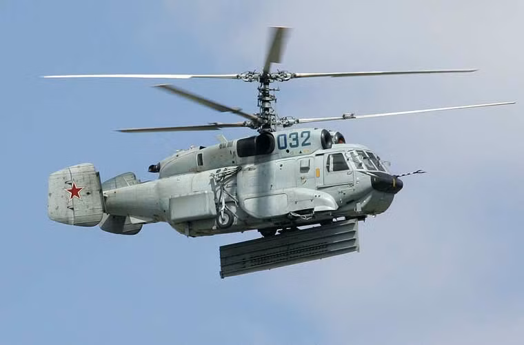 Theo nhà thiết kế, radar E-801M có khả năng theo dõi mục tiêu máy bay chiến đấu cách 150km, mục tiêu kích cỡ tàu bè cách 100-200km. Đặc biệt, có thể theo dõi đồng thời tới 40 mục tiêu.