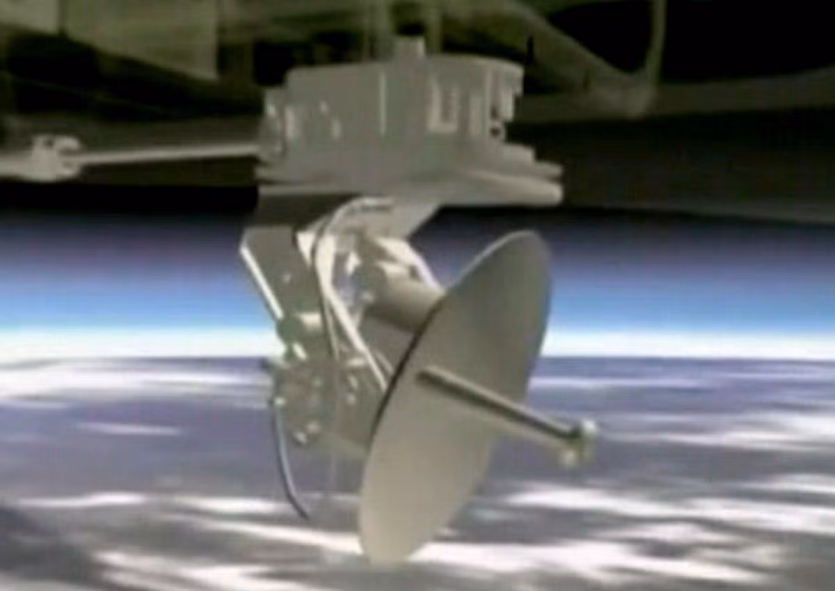 Hệ thống radar này có thể giám sát, theo dõi cùng 1 lúc nhiều mục tiêu trên mặt đất.