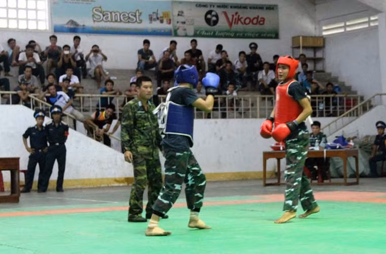 Hon 300 bo doi PK-KQ thi ban sung, dau vo