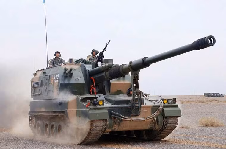 Cũng như hầu hết các loại pháo tự hành trên thế giới, PLZ-05 chỉ có lớp giáp rất mỏng chống được đạn súng máy và mảnh bom, pháo…