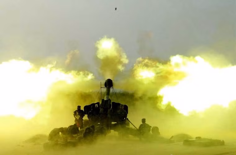 Hình ảnh quân sự đẹp của Trung Quốc – lựu pháo 152mm nã đạn trong cuộc tập trận.