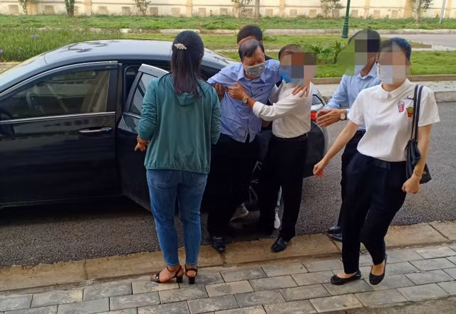 Xet xu cuu Truong cong an TP Thanh Hoa: Suc khoe yeu, phai diu vao Toa