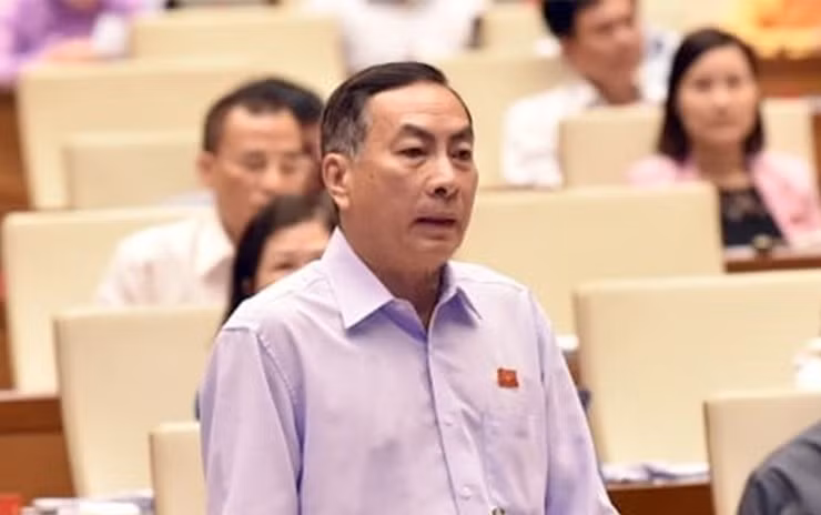 Nguyen Chu tich thi tran Cho chi dao lap phieu thu khong 296 trieu: Co the xu ly hinh su-Hinh-2