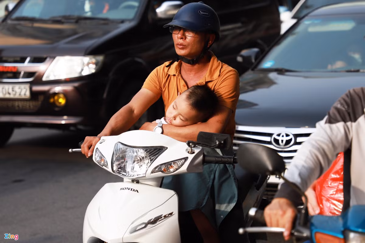 Tai nạn trên cầu Thanh Trì, đường vành đai 3 ùn tắc gần 10 km - Hình 3 Tai nan tren cau Thanh Tri, duong vanh dai 3 un tac gan 10 km-Hinh-3