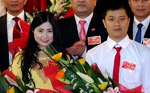 Đặc biệt, ông Tuấn là người đã ưu ái, “nâng đỡ không trong sáng” bà Trần Vũ Quỳnh Anh. Bà Quỳnh Anh từ nhân viên tạp vụ được bổ nhiệm “thần tốc” lên trưởng phòng Quản lý nhà và thị trường bất động sản và đang cơ cấu nguồn vào vị trí Phó giám đốc Sở Xây dựng.