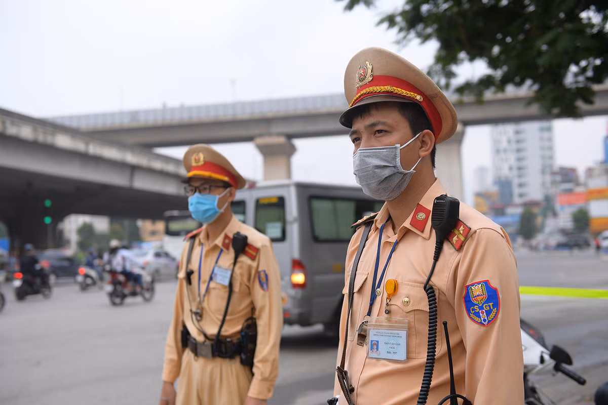 Đại uý Nguyễn Minh Đức – Phó Đội trưởng đội CSGT số 7 cho biết: “Đội CSGT số 7 đã tiến hành khảo sát các điểm có tình hình an toàn giao thông phức tạp để bố trí các tổ tuần tra, tổ công tác để kiểm tra, xử lý. Đặc biệt là vi phạm về nồng độ cồn, ma tuý".