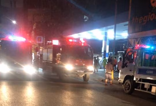 Đội PCCC và Cứu nạn cứu hộ quận Đống Đa điều 2 xe chữa cháy tới hiện trường, nhưng đám cháy đã được dập tắt trước đó.