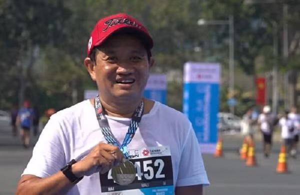 Gần đây nhất, ông Hải tham gia giải marathon quốc tế trên đường chạy 42km tại TPHCM, Myanmar, Ấn Độ… Mỗi kilomet, ông Hải và các vận động viên đóng góp 10 nghìn đồng để ủng hộ người nghèo.