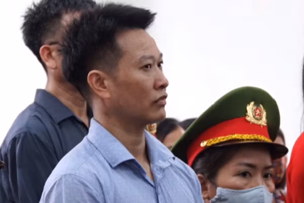 Truong phong PA83 lien quan gi gian lan diem thi o Hoa Binh?