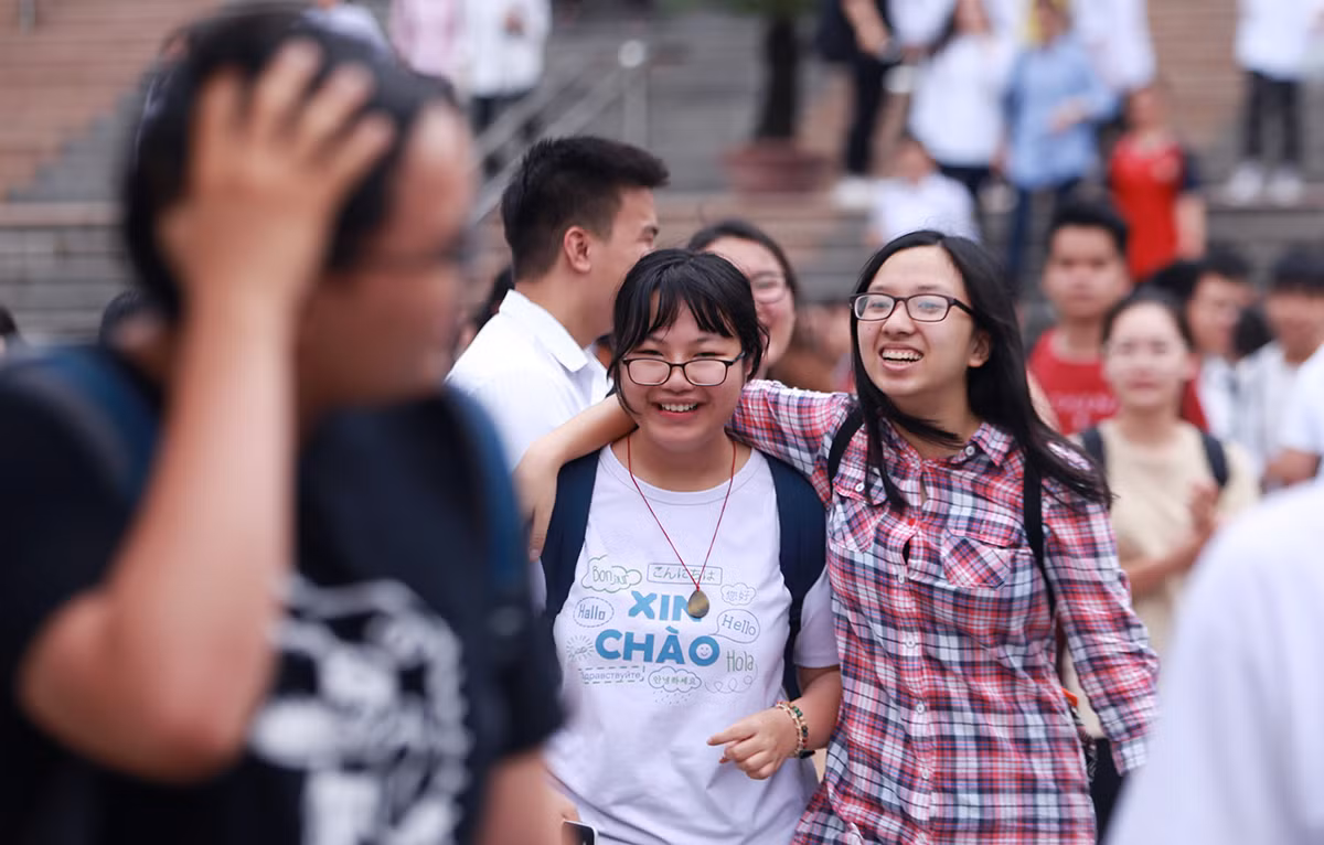 Truong chuyen Ha Noi tuyen sinh vao lop 10 the nao?