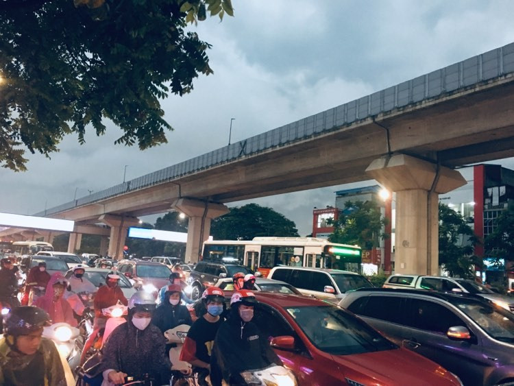 Trên đường Nguyễn Trãi, nhiều lúc các phương tiện không thể nhúc nhích.