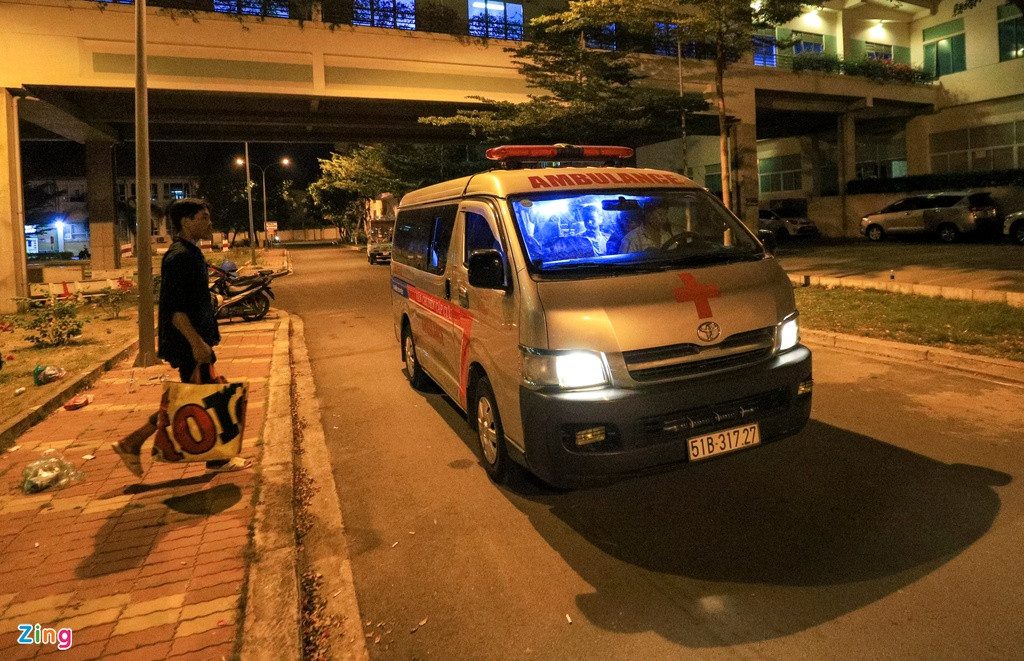 Chuyến xe chở thi thể anh Đẹp về quê nhà cũng là ca thứ 9 và là ca cuối cùng trong ngày được các nhân viên nhà xác bệnh viện bàn giao lại cho gia đình nạn nhân. Theo các nhân viên nhà xác, thi thể thứ 10 sẽ được người nhà tới nhận và chuyển đi vào sáng hôm sau.