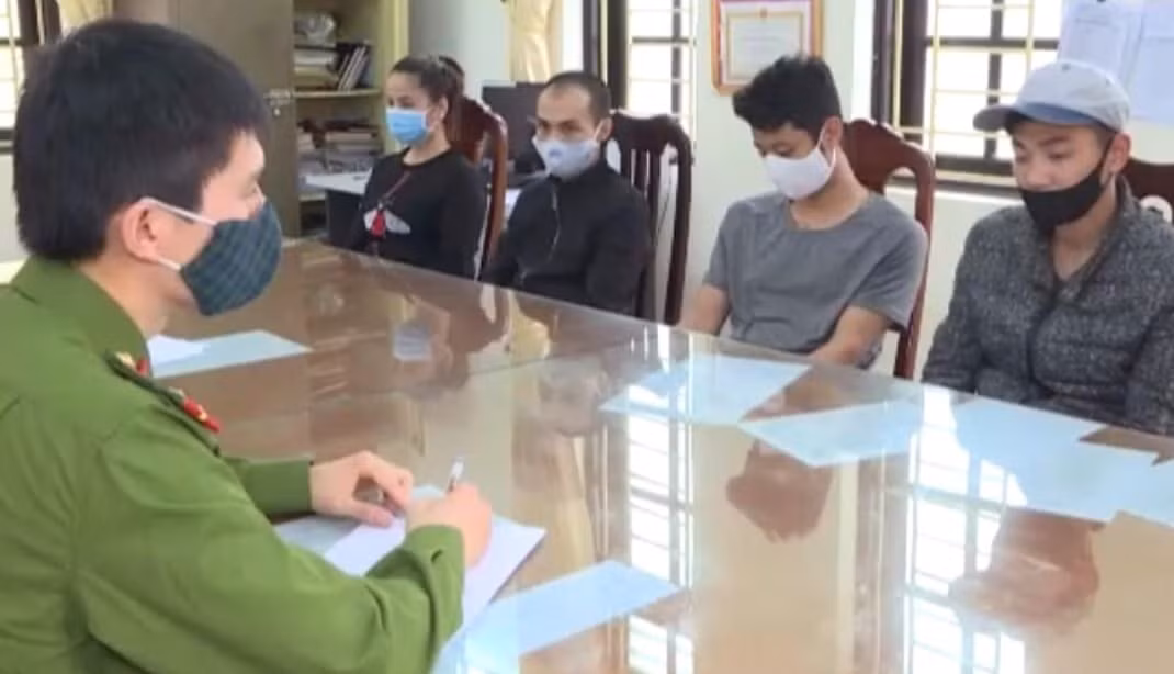 Chiều 12/8/2019, qua phản ánh của quần chúng nhân dân, Phòng Cảnh sát điều tra tội phạm về ma túy Công an tỉnh Thái Bình đã bắt 6 đối tượng đang sử dụng trái phép chất ma túy tại phòng 409, khu nhà liền kề HUD 2, tổ 3, phường Trần Hưng Đạo, thành phố Thái Bình (ảnh minh họa).