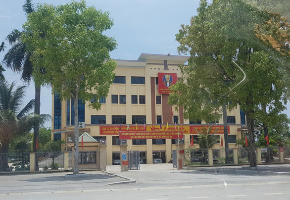 Trong nhóm này có Nguyễn Tất Thắng, công tác tại đội CSGT số 2 Phòng CSGT Công an tỉnh Thanh Hóa. Được biết trước đó Thắng xin nghỉ phép, đến tối 20/5 thì bị công an phát hiện, bắt giữ khi đang cùng nhiều nghi phạm sử dụng ma túy.