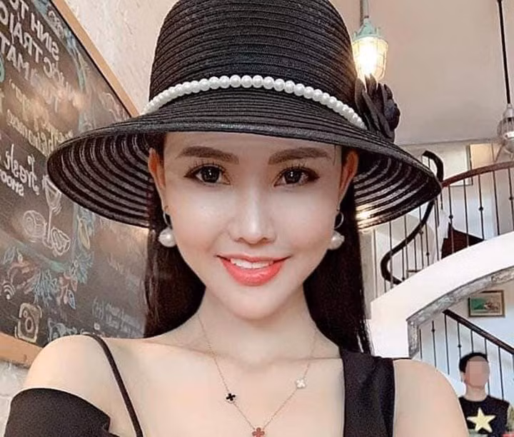 Qua quá trình trinh sát, phòng 4 Cục Cảnh sát hình sự phát hiện Cúc có hành vi môi giới mại dâm, điều 2 cô gái từ Hà Nội về Hải Dương bán dâm cho khách. Cơ quan điều tra đã lập ban chuyên án để triệt phá đường dây này. Tối 27/8, tổ công tác của Cục Cảnh sát hình sự phối hợp với các đơn vị kiểm tra nhà nghỉ tại TP Hải Dương, bắt quả tang 2 cô gái đang có hành vi bán dâm cho khách nam.