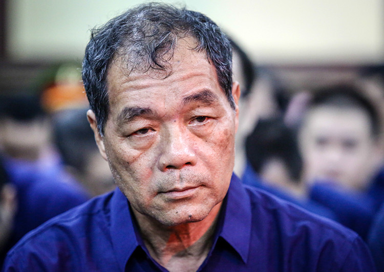 Cơ quan điều tra xác định, ông Trầm Bê không theo đề nghị của Hội đồng tín dụng mà cùng ngày đã ký duyệt, giao Sở giao dịch giải ngân 130 tỷ đồng trước khi công chứng và đăng ký giao dịch bảo đảm. Một tháng sau, Cường tiếp tục đến gặp Trầm Bê xin vay thêm 130 tỷ đồng và 5.000 lượng vàng. Sau khi được Hội đồng tín dụng (không có Trầm Viết Trung) duyệt, Ngân hàng Phương Nam giải ngân cho Cường hơn 57 tỷ đồng và 9.000 lượng vàng (tương đương 221 tỷ đồng) trong thời hạn một năm. Cường dùng hơn 131 tỷ đồng để tất toán khoản vay trước và 32 tỷ tiền lãi, còn lại hơn 57 tỷ sử dụng cá nhân.