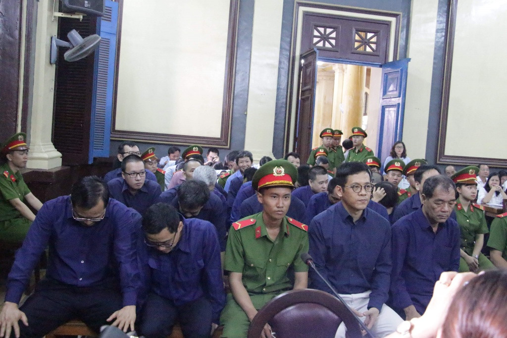 Theo VKS, hành vi của Trầm Bê, Trầm Viết Trung và các đồng phạm ký duyệt hồ sơ giải ngân cho công ty của Cường vay trước khi công chứng và đăng ký giao dịch bảo đảm, trong khi hồ sơ của doanh nghiệp không đủ điều kiện đã vi phạm quy chế cho vay của Ngân hàng Nhà nước, gây thiệt hại cho Ngân hàng Phương Nam tính đến thời điểm hiện nay là hơn 505 tỷ đồng. 