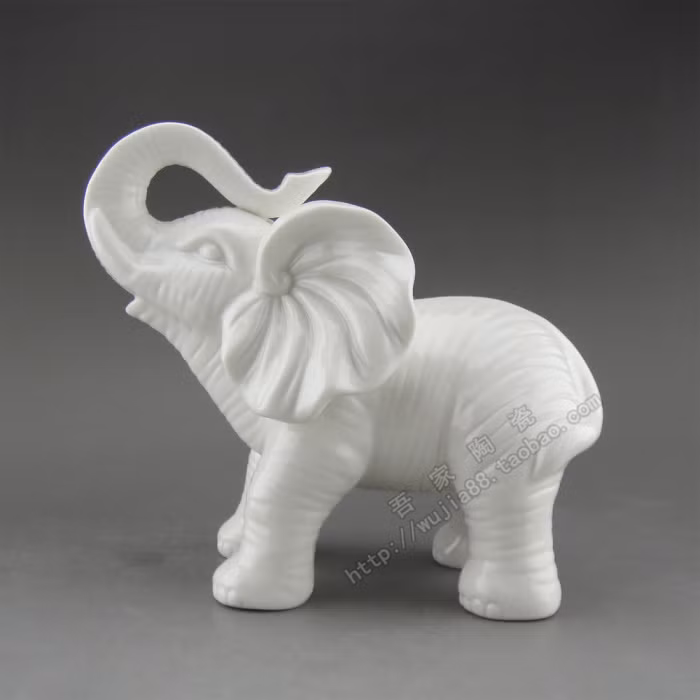 Tượng voi phong thủy còn mang nguồn năng lượng giúp hóa giải mâu thuẫn, bất hòa trong mối quan hệ vợ chồng. Nếu gia đình nào vợ chồng căng thẳng, mâu thuẫn nên bày tượng voi phong thủy để hóa giải. (Thông tin trong bài chỉ mang tính tham khảo).