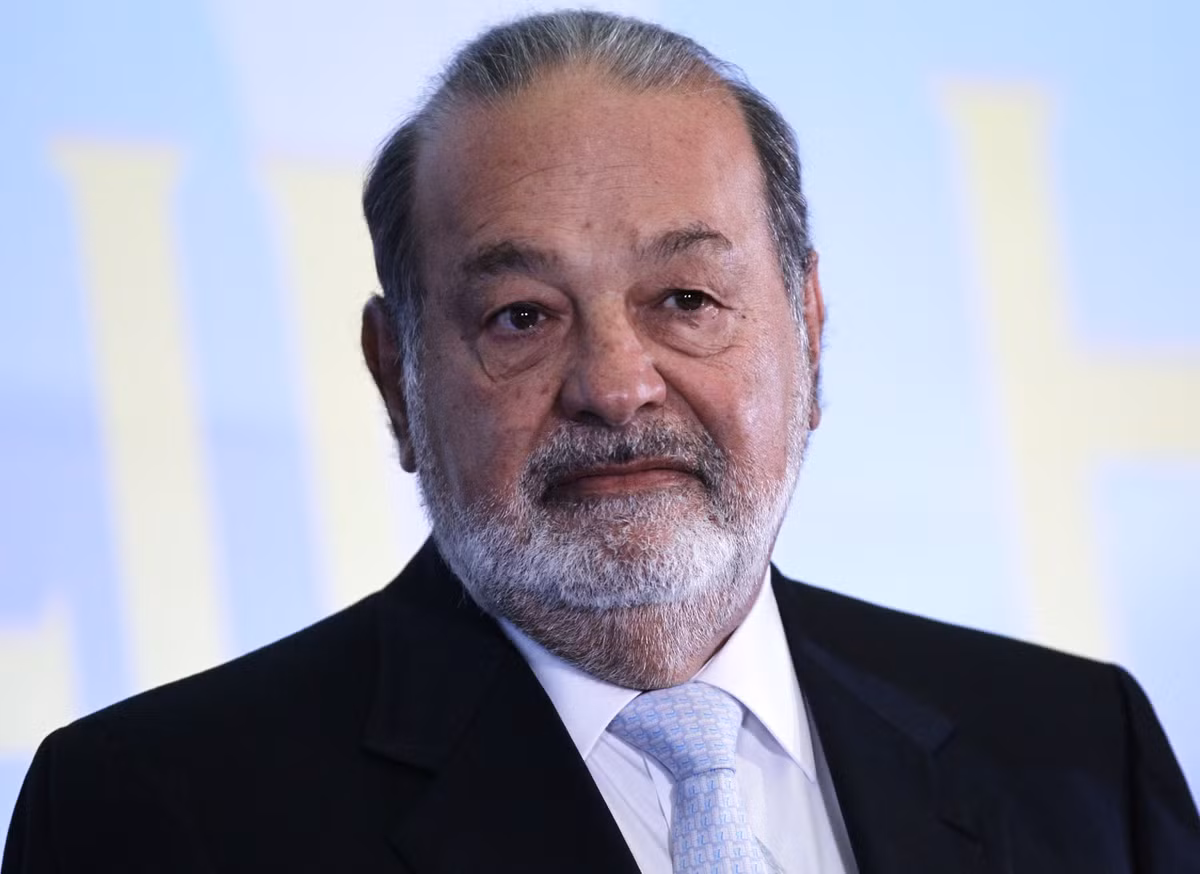 Thực tế, Carlos Slim được thừa hưởng toàn bộ công ty bất động sản sau khi cha ông qua đời vào năm 1953.