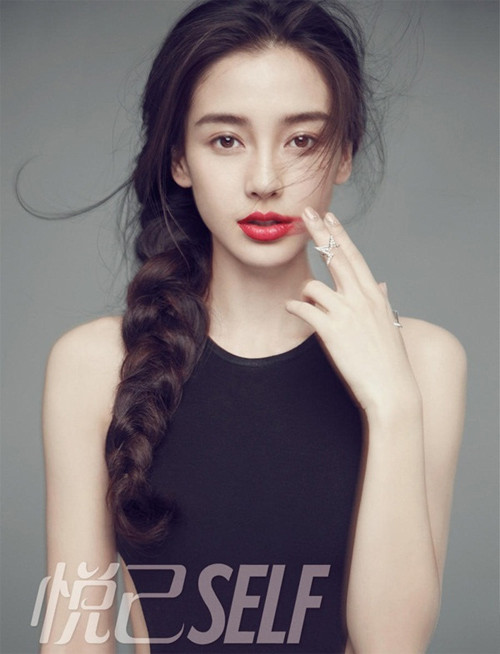 Ngón tay dài biểu hiện sự nghiệp thuận buồm xuôi gió của nàng tiểu hoa đán xứ Trung. 