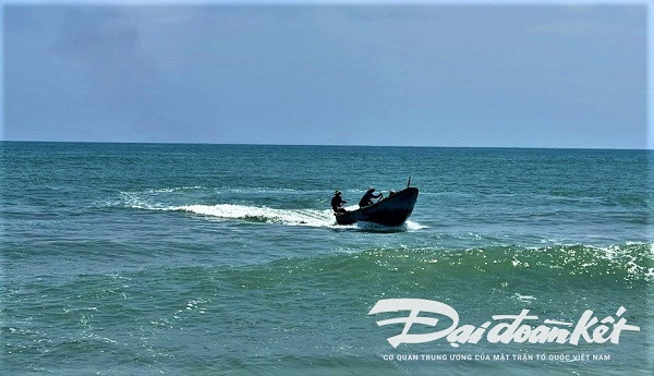 Ngư dân bỏ túi “tiền triệu” mỗi ngày nhờ cào ốc gạo Ngu dan bo tui “tien trieu” moi ngay nho cao oc gao