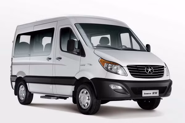 JAC Sunray (nhái Mercedes Sprinter). Xuất hiện từ năm 2010, mẫu van Sunray có ngoại hình bị cho là bắt chước sản phẩm ăn khách của Mercedes là Sprinter. Động cơ 2.8 turbodiesel cho công suất 119 mã lực.