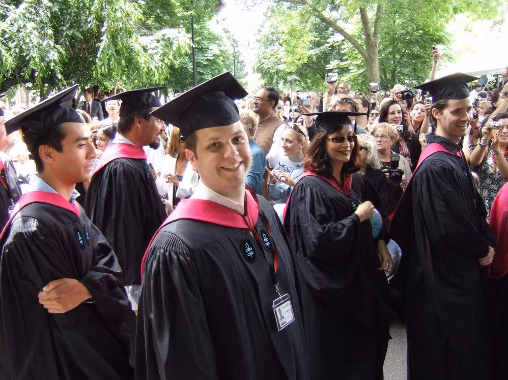 4. Nếu tên của bạn là những âm tiết nằm đầu bảng chữ cái, bạn sẽ được nhận vào học ở những ngôi trường tốt. Viện Kinh tế Giáo Dục tại Anh đã nghiên cứu mối quan hệ giữa vị trí trong bảng chữ cái của tên học sinh đối với khả năng được nhập học của hơn 90.000 sinh viên Séc và cơ hội theo học tại các trường điểm.