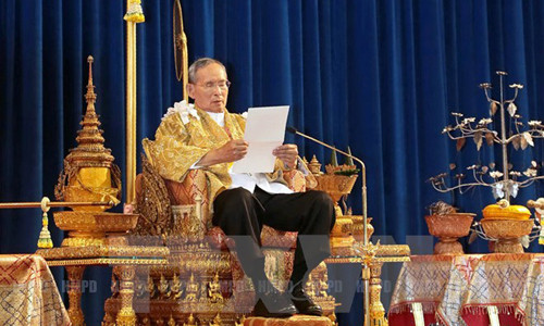 Nha vua Thai Lan nhap vien dieu tri benh nao ung thuy