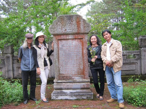 Xot xa tinh canh lang mo cha Hoang hau Nam Phuong-Hinh-2