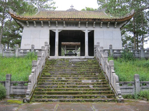 Xot xa tinh canh lang mo cha Hoang hau Nam Phuong-Hinh-3