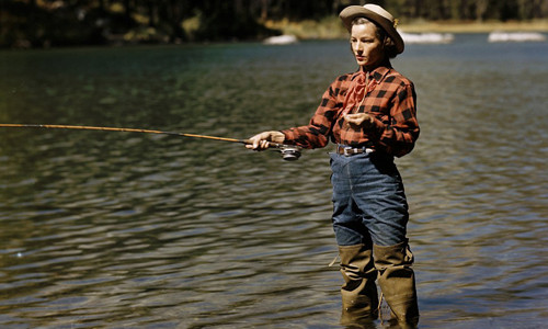 Nữ cao bồi câu cá ở hồ String, Jackson Hole, Wyoming, Mỹ năm 1948.