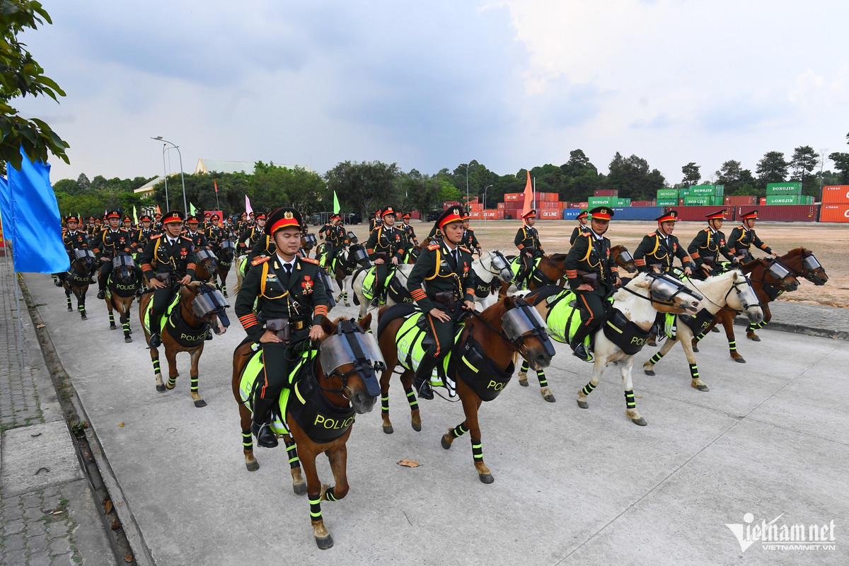 Hanh trinh Nam tien day thu thach cua 62 chien ma ky binh-Hinh-3