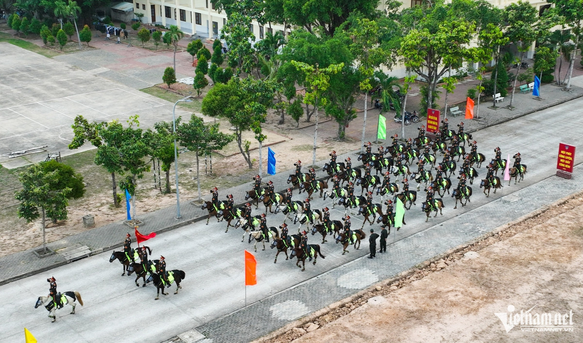 Hanh trinh Nam tien day thu thach cua 62 chien ma ky binh-Hinh-6