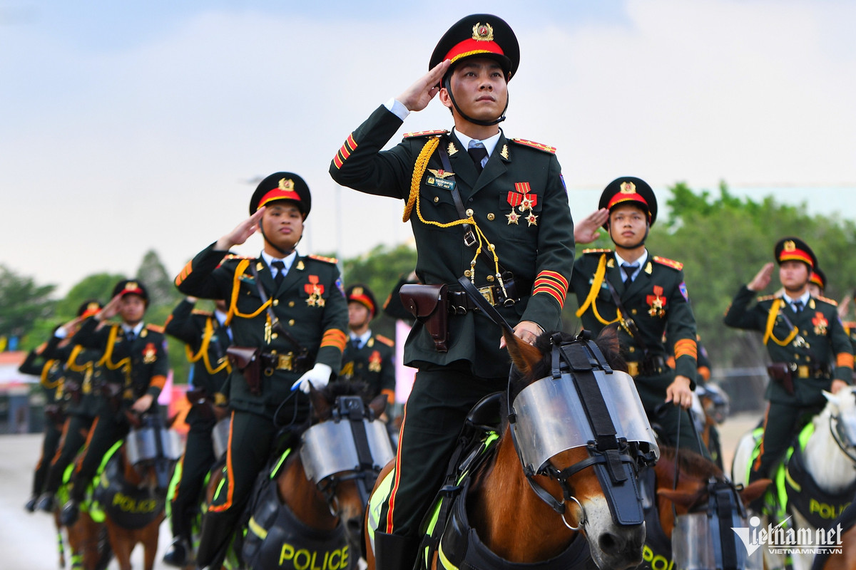 Hanh trinh Nam tien day thu thach cua 62 chien ma ky binh-Hinh-4