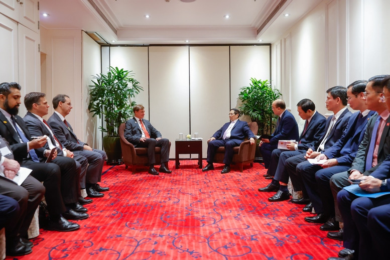 Thu tuong de nghi Embraer hop tac phat trien cong nghiep hang khong-Hinh-2