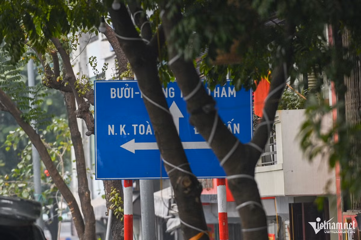 Bo GTVT ra cong dien khan dep ‘loan’ bien bao giao thong