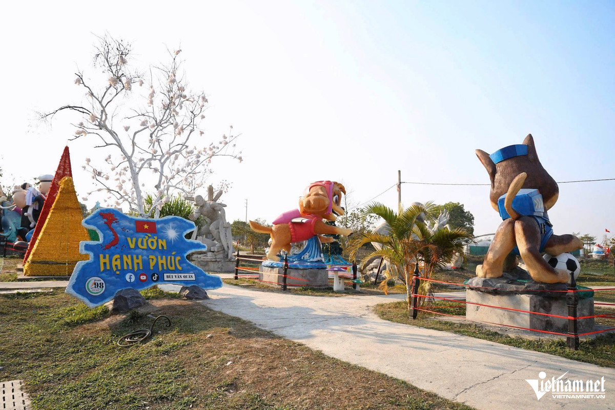 9X Bắc Giang làm linh vật rắn thân thiện khiến nhiều người thích thú - Hình 5 9X Bac Giang lam linh vat ran than thien khien nhieu nguoi thich thu-Hinh-5