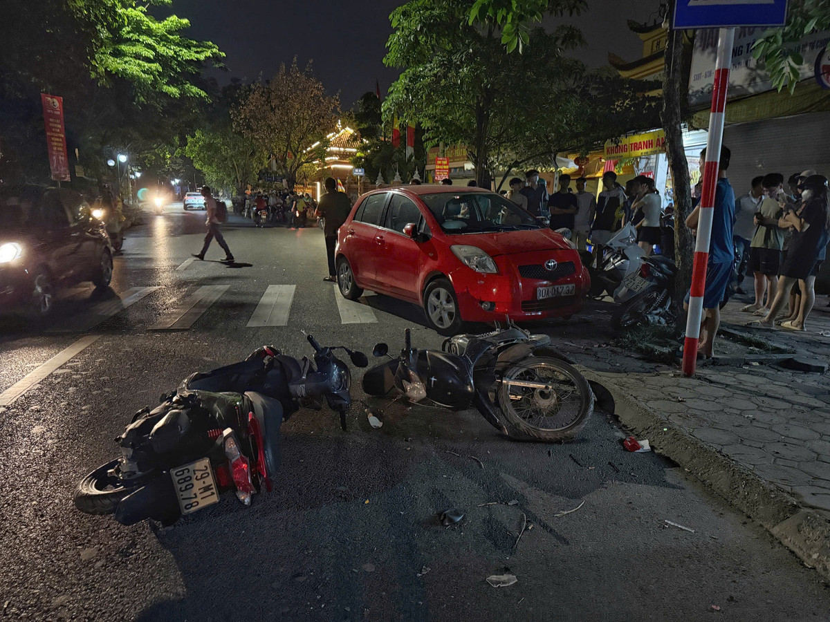 Hiện trường vụ tai nạn liên hoàn trên phố Hà Nội - Hình 2 Hien truong vu tai nan lien hoan tren pho Ha Noi-Hinh-2