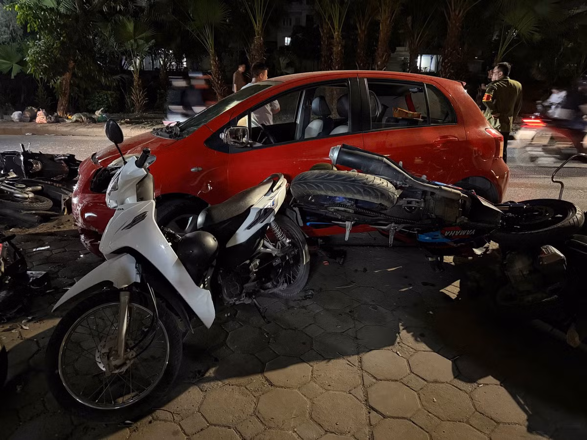 Hien truong vu tai nan lien hoan tren pho Ha Noi