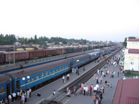 Ukraine ngung dich vu van chuyen hang hoa toi Crimea hinh anh 