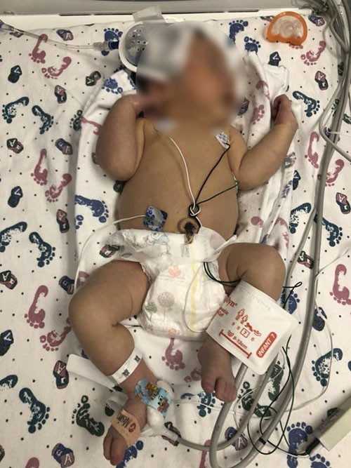 Be gai 12 ngay tuoi qua doi vi 