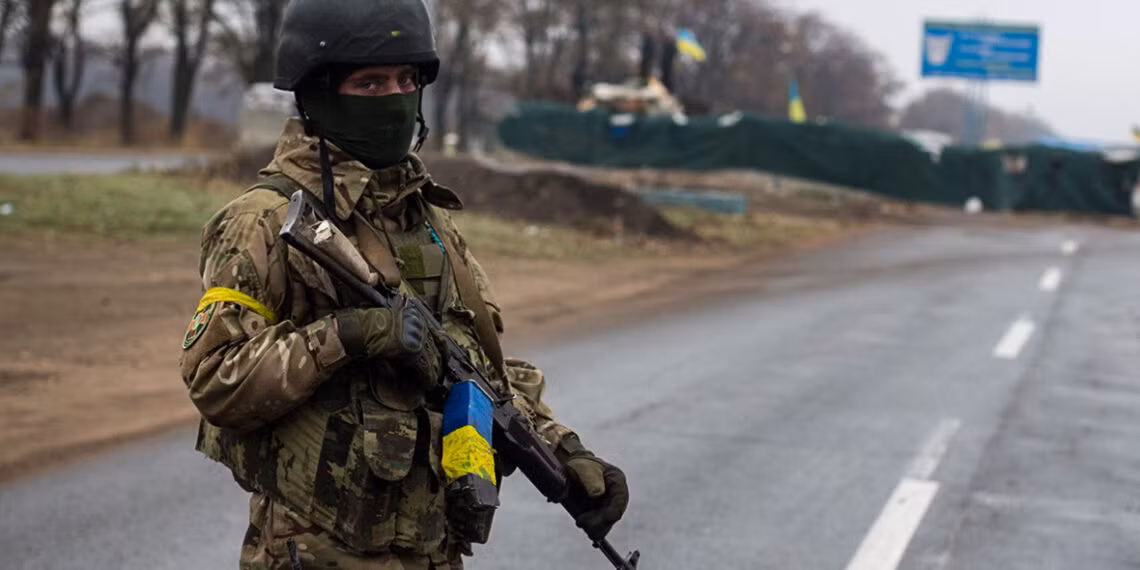 Trong khi đó, một số nguồn tin cho biết giai đoạn đầu của chiến dịch quân sự đặc biệt đã kết thúc. Sau vài giờ xảy ra các vụ tấn công, hoạt động quân sự đã tạm dừng. Quân đội Nga tiếp tục kêu gọi lực lượng vũ trang Ukraine từ bỏ vũ khí, từ bỏ chiến dịch quân sự ở Donbass và trở về với gia đình của họ.