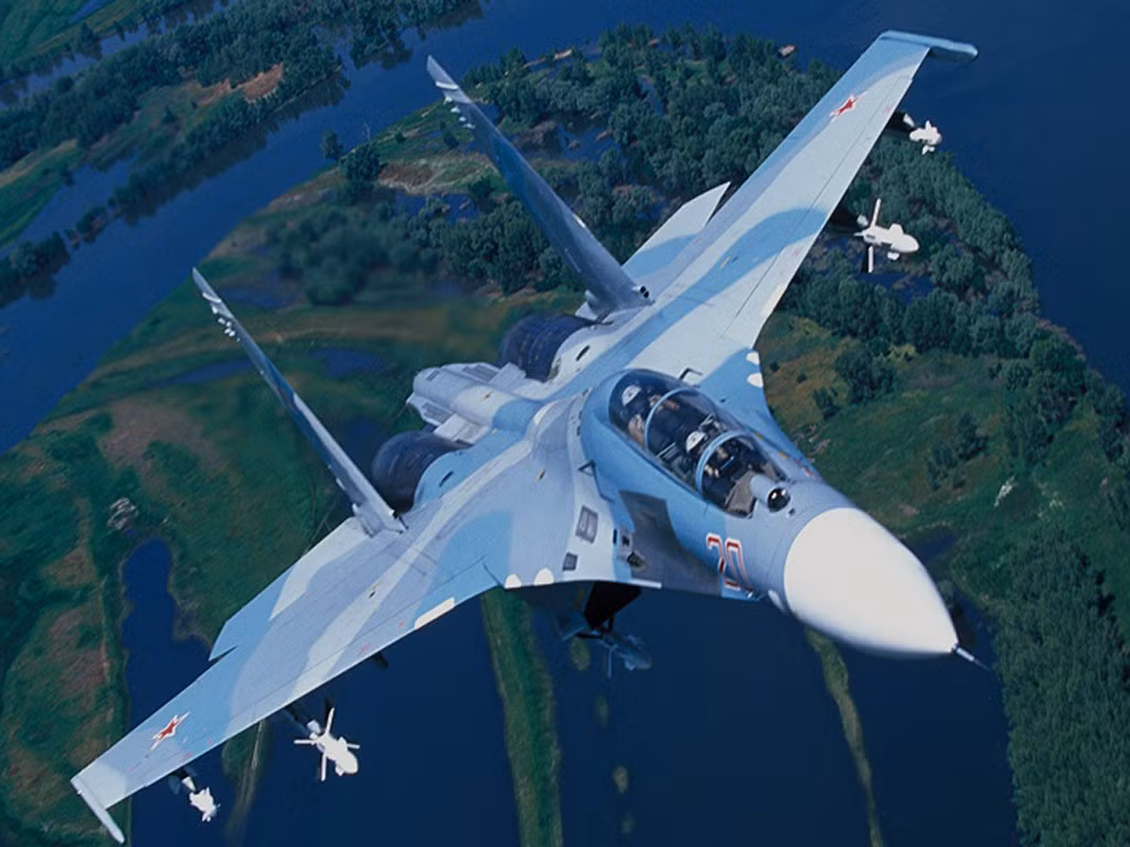 Su-35 là máy bay chiến đấu có năng lực nhất trong biên chế của Nga về hiệu suất không đối không, tuy nhiên chiếc máy bay này hiện chỉ có số lượng chưa đến 100 chiếc trong biên chế của Nga. Vì Su-35 tương đối khan hiếm nên việc triển khai chiếc máy bay này là nhằm để gửi tín hiệu mạnh mẽ vào những thời điểm căng thẳng cao độ.